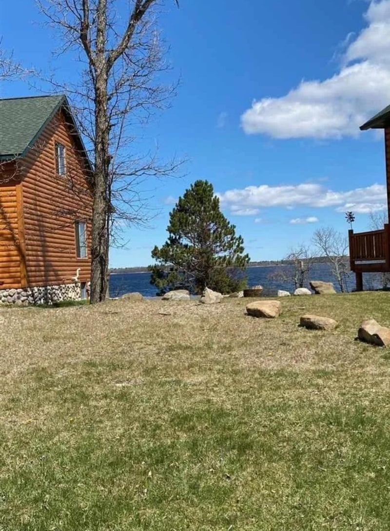 10534 Bittersweet Ln, Kabetogama, MN 56669