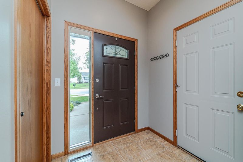 6080 Dufferin Dr, Savage, MN 55378
