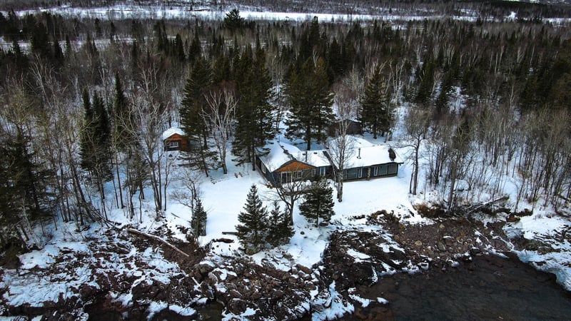 422 Old North Shore Rd, Two Harbors, MN 55616