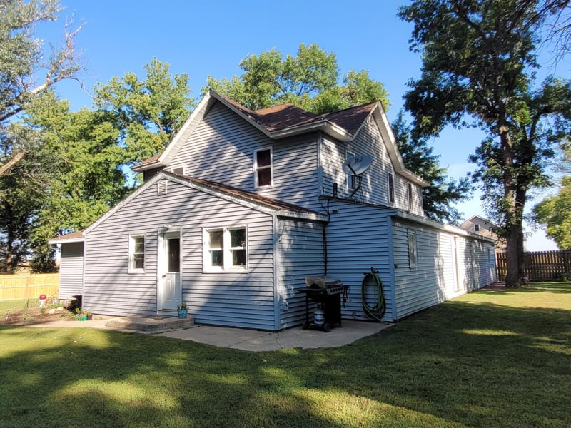 101 W 2nd St, Hardwick, MN 56134