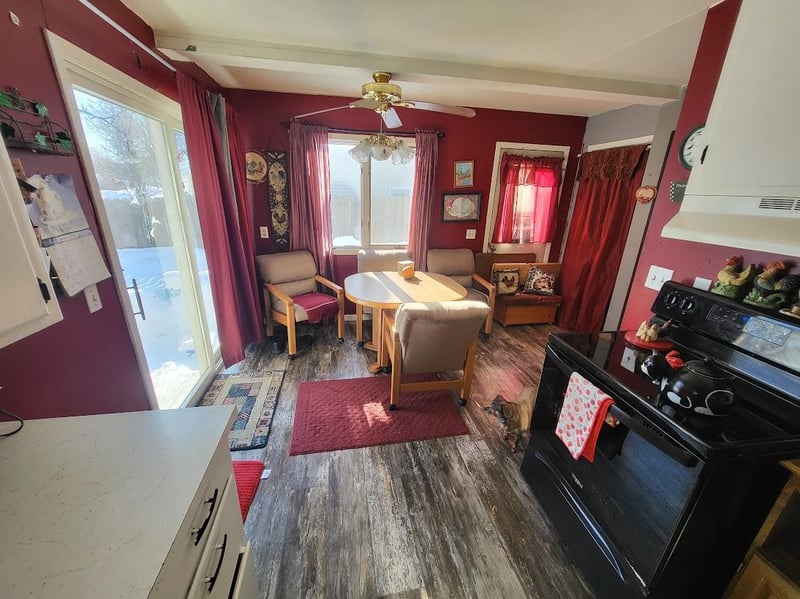 121 16th St, Heron Lake, MN 56137