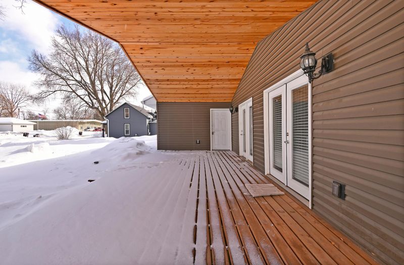 321 W Main St, Saint Clair, MN 56080
