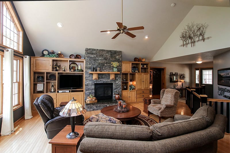 24876 Vista Rd, Hutchinson, MN 55350