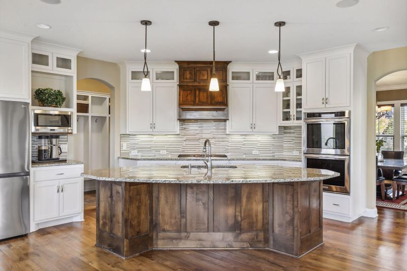 44 Monarch Way, North Oaks, MN 55127