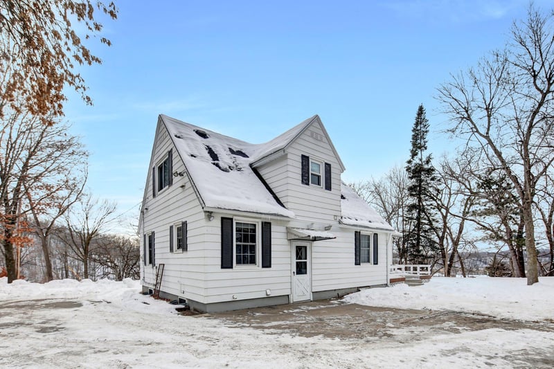 197 Hilltop Dr, Zumbro Falls, MN 55991