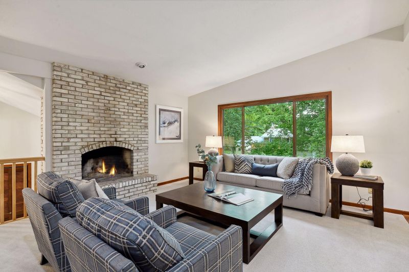 10633 Brunswick Cir, Bloomington, MN 55438