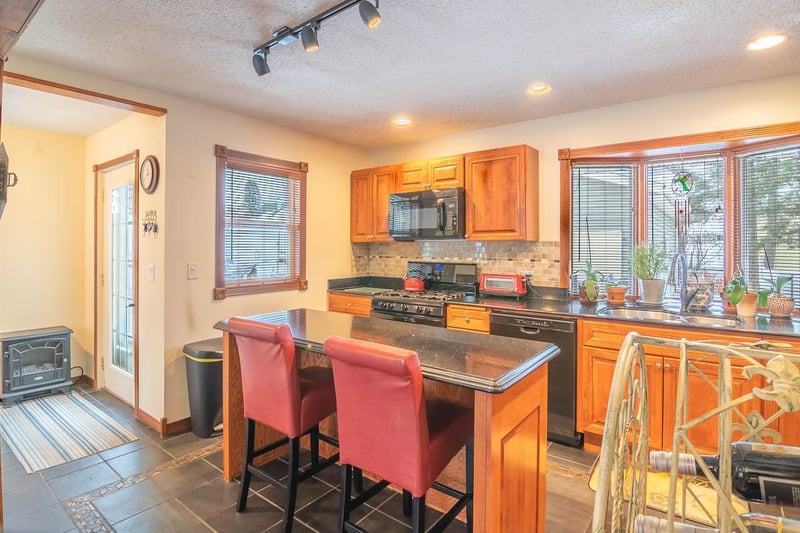 228 Guilford Rd, Hoyt Lakes, MN 55750