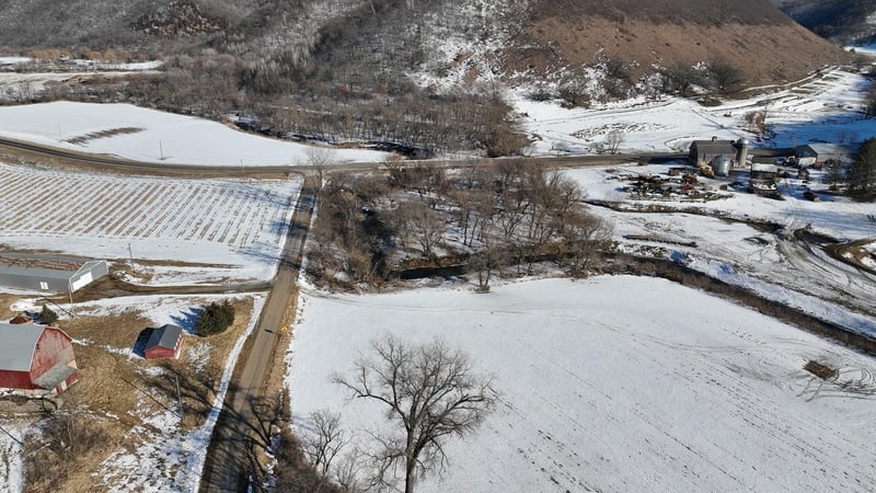 13002 Rooster Valley Rd, Spring Grove, MN 55974