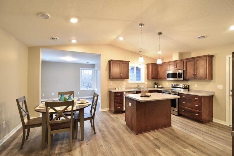 2000 20th St, Zumbrota, MN 55992