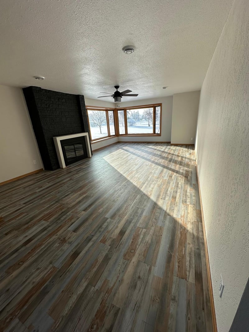 411 Cleveland Ave E, Karlstad, MN 56732