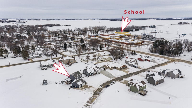 500 3rd St SE, Hayfield, MN 55940