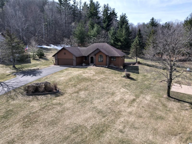 W2304 Highland Dr, Durand, WI 54736