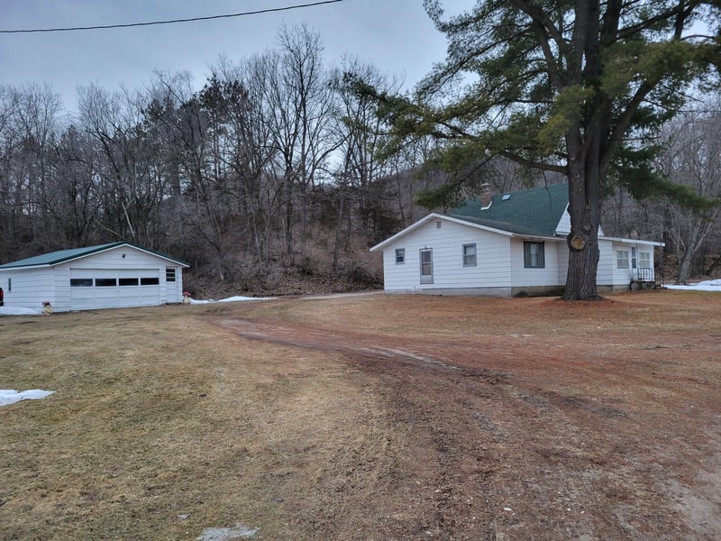 2445 Deep River Rd, Peterson, MN 55962