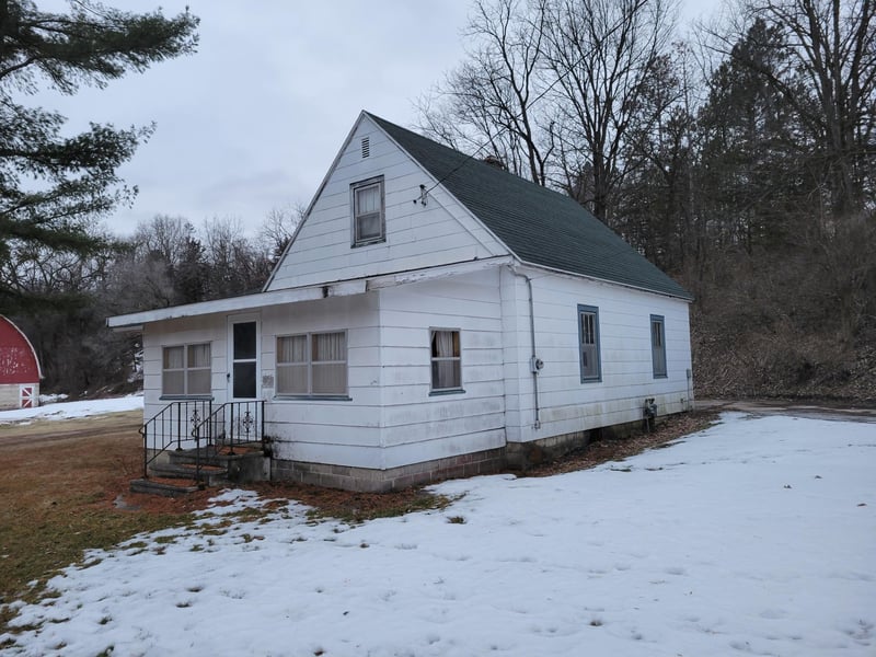 2445 Deep River Rd, Peterson, MN 55962