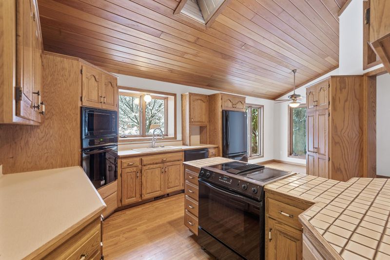 10983 Spoon Rg, Eden Prairie, MN 55347