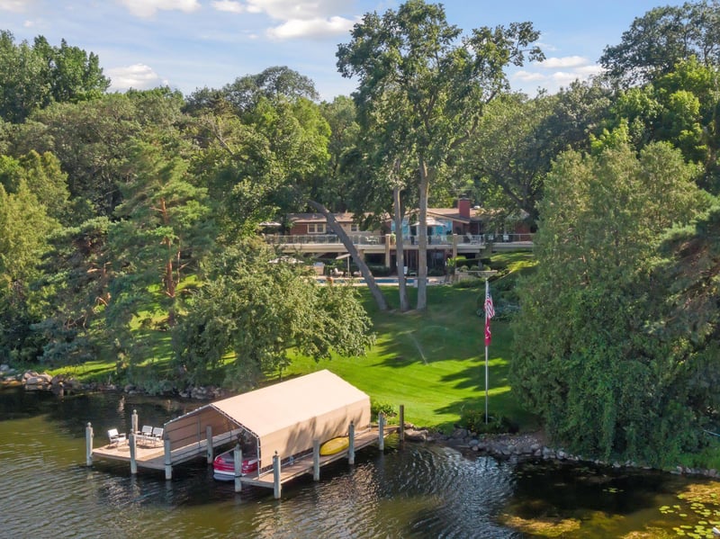 2605 Maple Ridge Ln, Excelsior, MN 55331