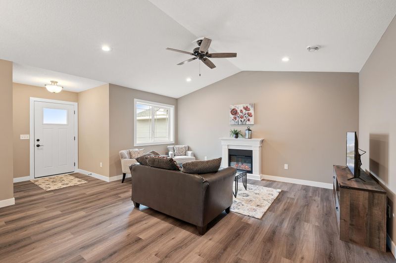38857 Maple Ct, North Branch, MN 55056
