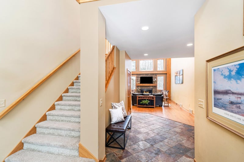 701 Creekside Cir, Duluth, MN 55811