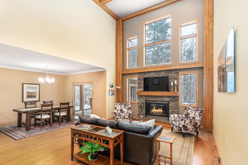 701 Creekside Cir, Duluth, MN 55811