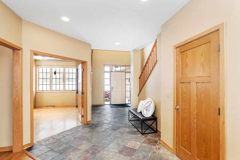 701 Creekside Cir, Duluth, MN 55811