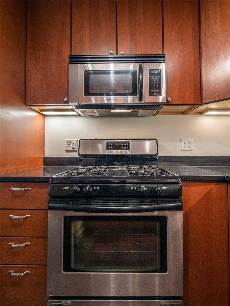 2800 W 44th St #505, Edina, MN 55410