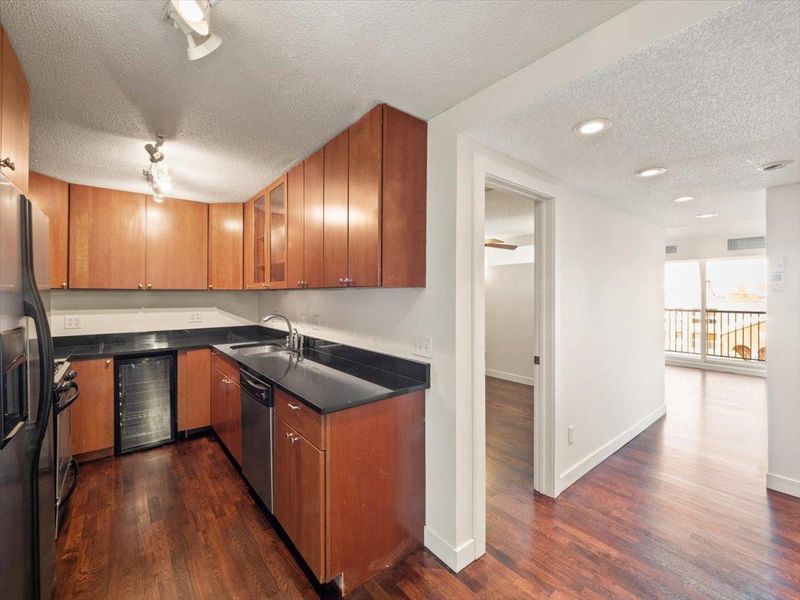 2800 W 44th St #505, Edina, MN 55410