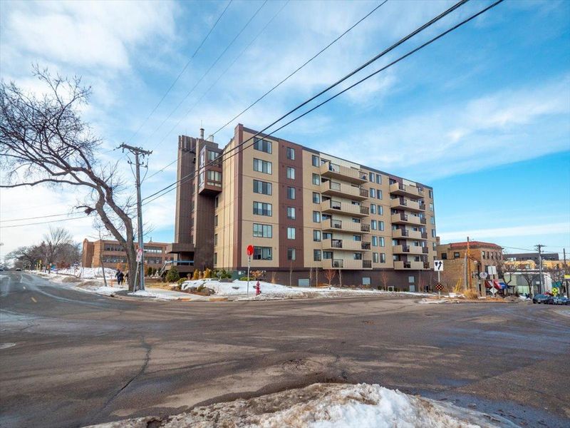 2800 W 44th St #505, Edina, MN 55410