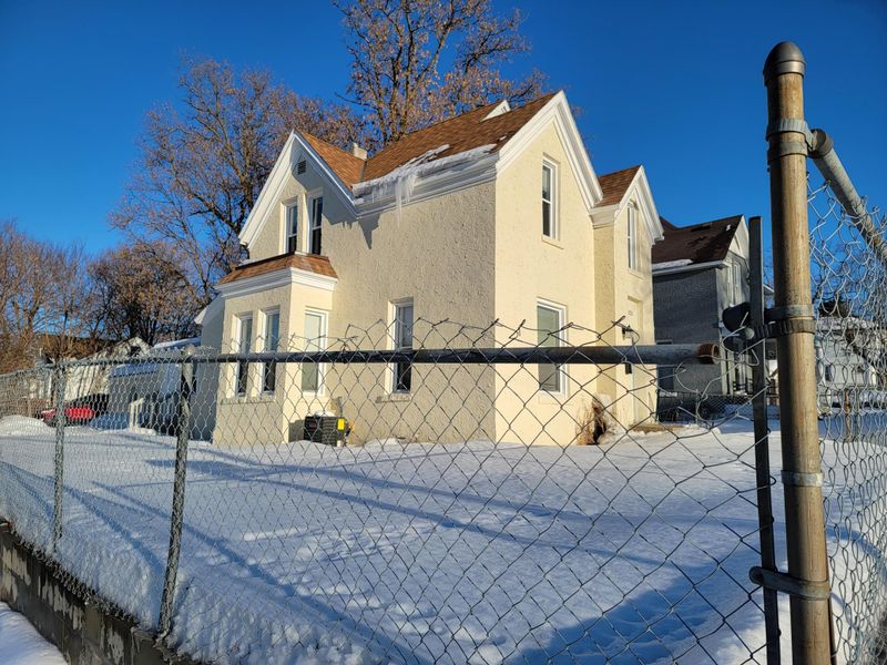 1820 Hillside Ave N, Minneapolis, MN 55411