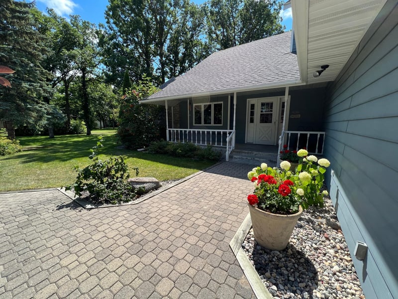 707 11th Ave SE, Roseau, MN 56751