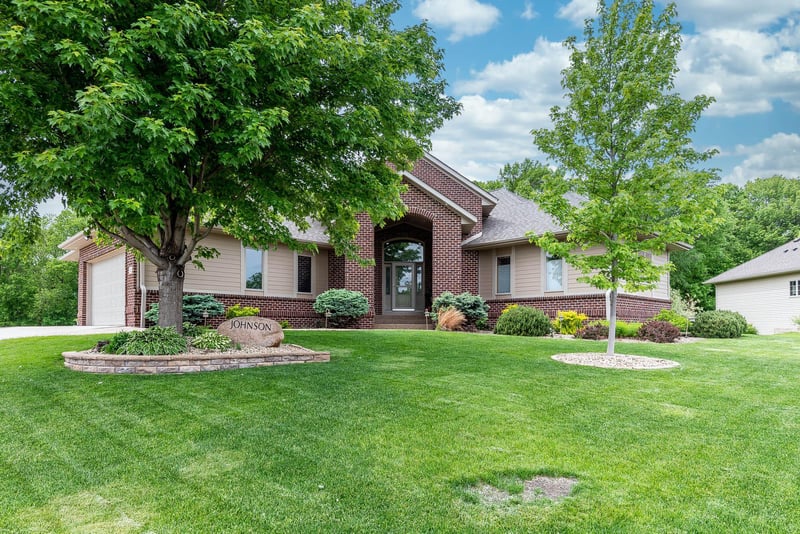 112 Creekside Dr, Mankato, MN 56001