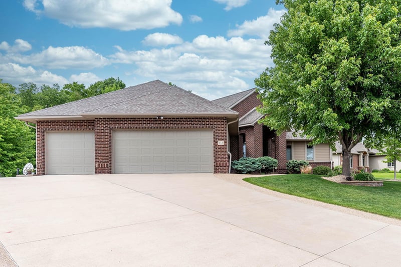 112 Creekside Dr, Mankato, MN 56001