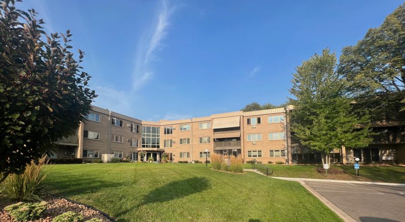 4350 Brookside Ct #304, Edina, MN 55436