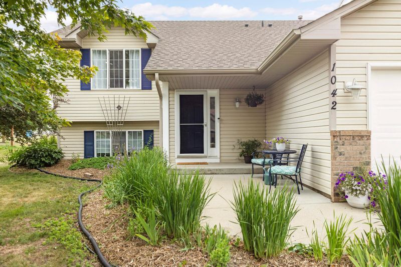 1042 Meadow St, Cologne, MN 55322