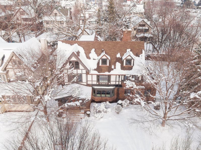 2667 E Lake Of The Isles Pw, Minneapolis, MN 55408