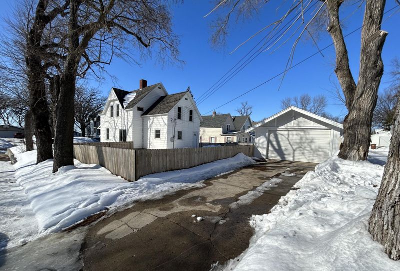 704 N 1st St, Montevideo, MN 56265