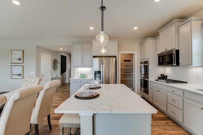 8334 Shire Trl, Woodbury, MN 55129