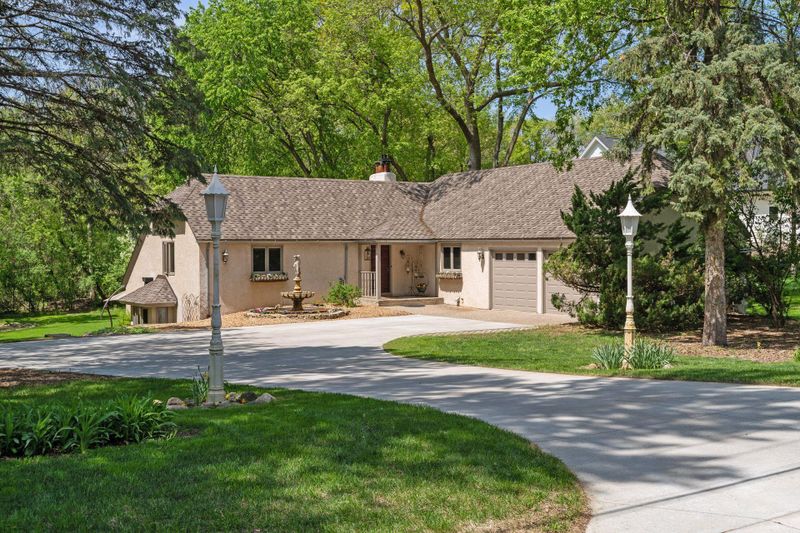 1710 Crosby Rd, Wayzata, MN 55391