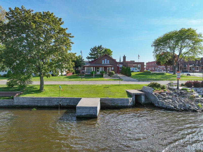 112 Lawrence Blvd E, Wabasha, MN 55981