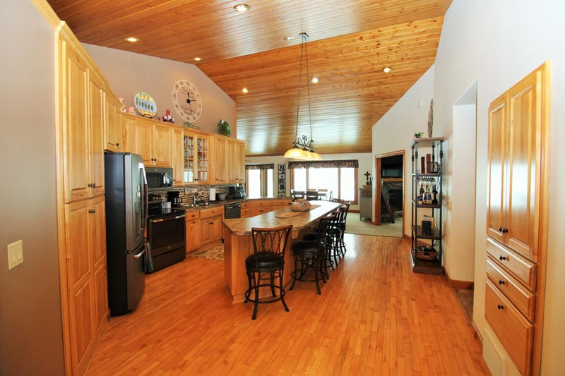 1060 S Andrew Dr, New London, MN 56273
