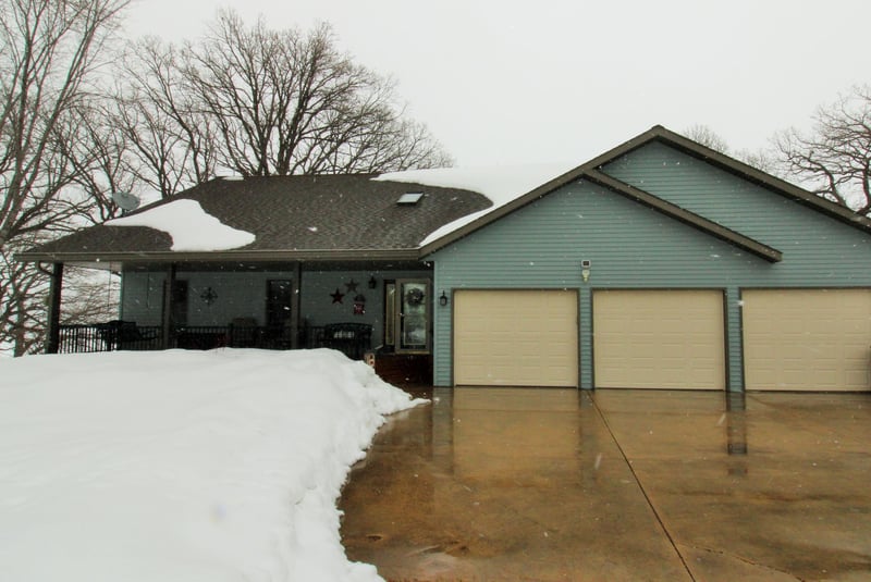 1060 S Andrew Dr, New London, MN 56273