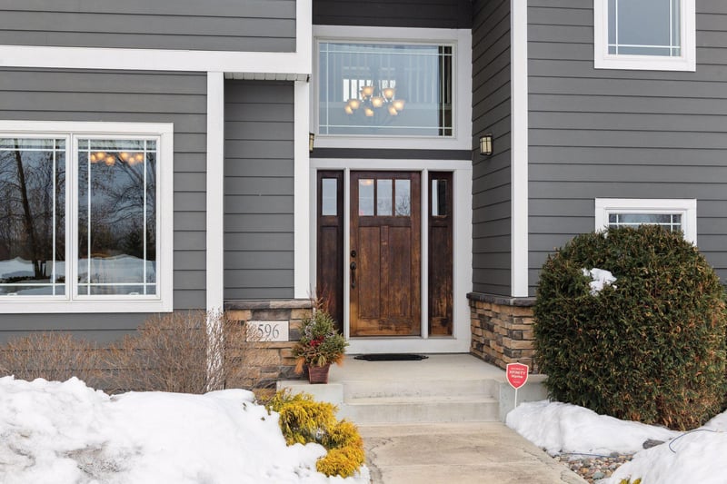 596 Hahn Dr, Shakopee, MN 55379