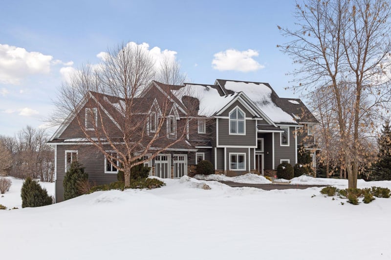 596 Hahn Dr, Shakopee, MN 55379