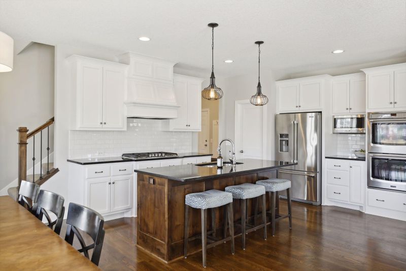 2 Rapp Farm Blvd, North Oaks, MN 55127