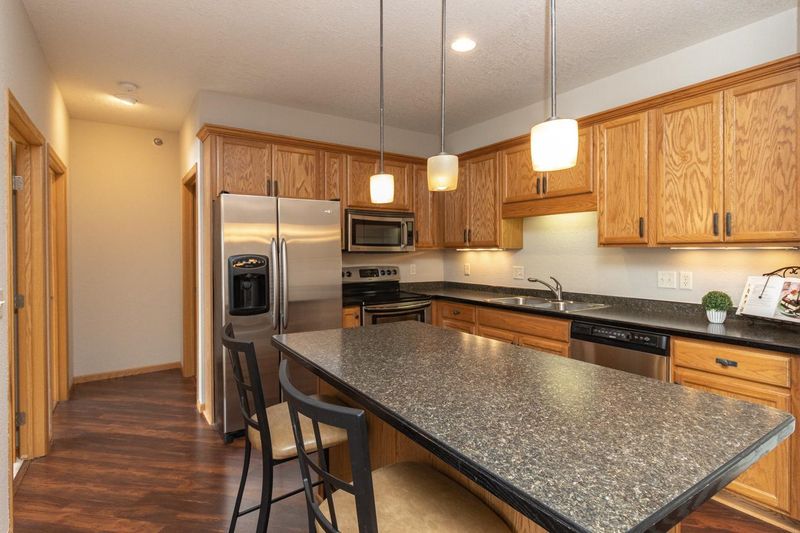 1341 Lake Dr W #B203, Chanhassen, MN 55317