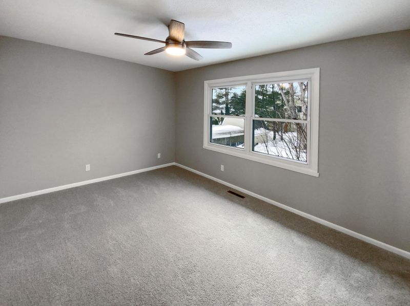 3642 Grovner Rd N, Oakdale, MN 55128