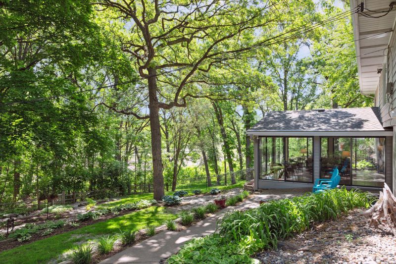 2630 Kyle Ave N, Golden Valley, MN 55422