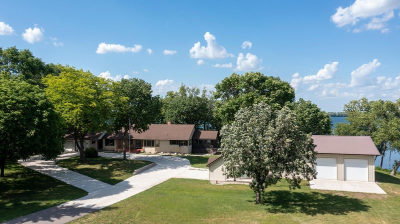 61814 193rd St, Litchfield, MN 55355