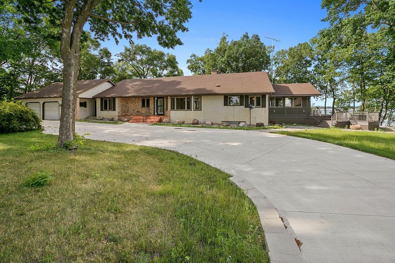 61814 193rd St, Litchfield, MN 55355