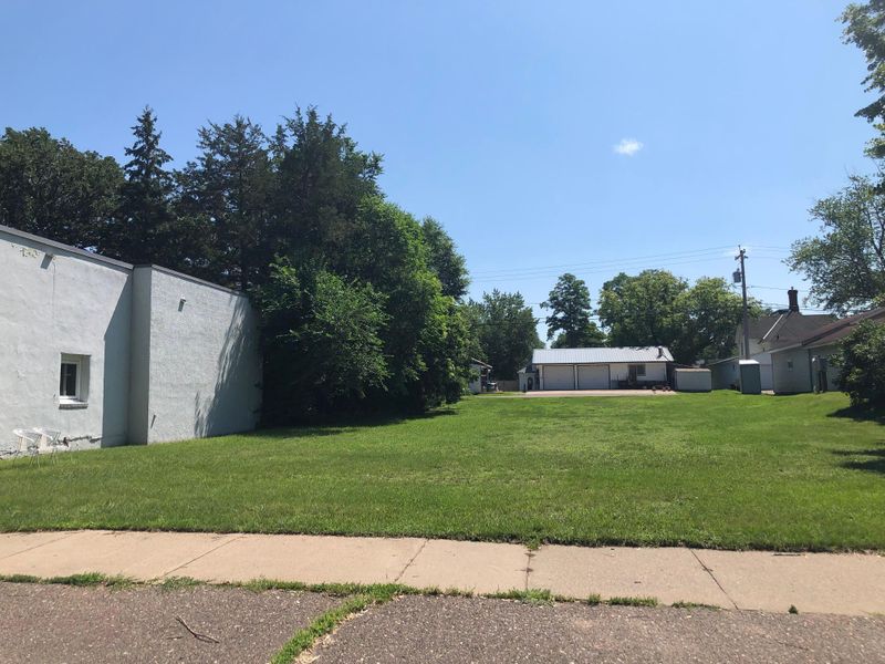 503 1st St SE, Little Falls, MN 56345