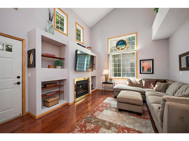 14390 Raymond Ln, Eden Prairie, MN 55347